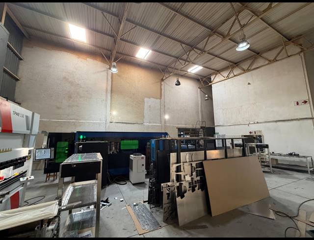 1,895M² WAREHOUSE TO LET IN KYALAMI